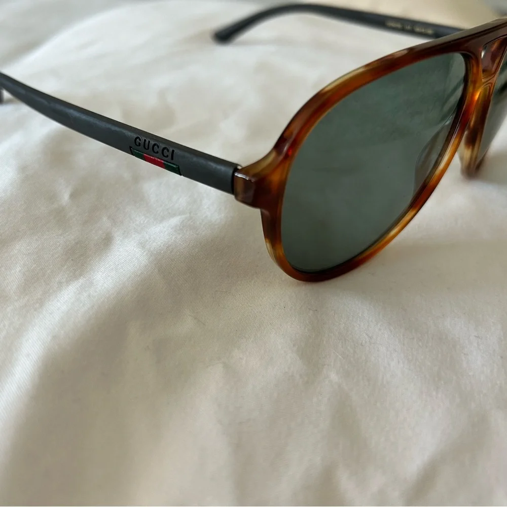 100% authentic Gucci aviator sunglasses. New out case